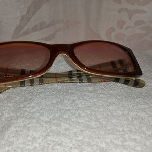 Faux Burberry sunglasses